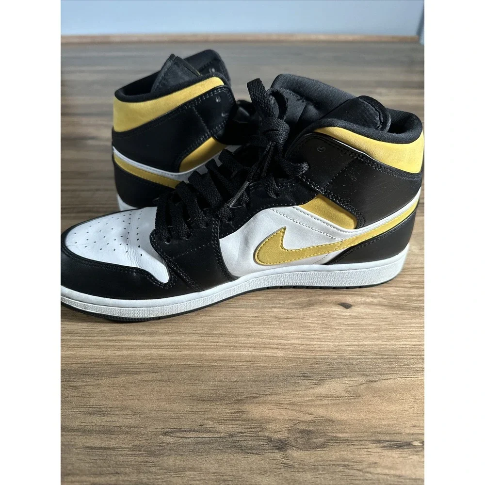 Size 11- Jordan 1 Mid Black University Gold 2021 With‎ Box